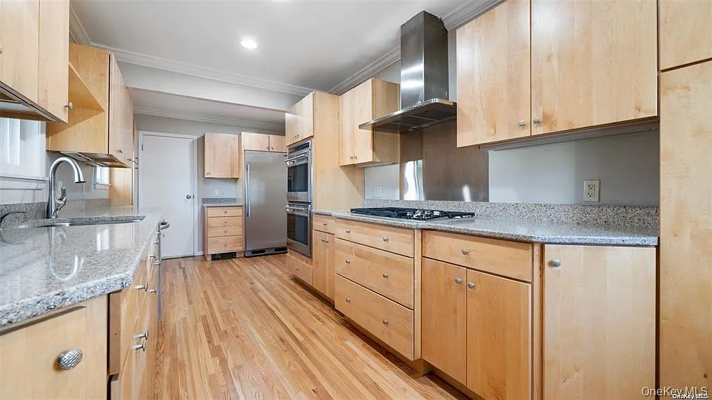 4 bed, 2316 sqft, $5,250 — Photo 2