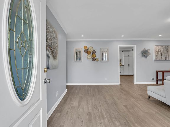 5th image of 365 Sandlewood Dr