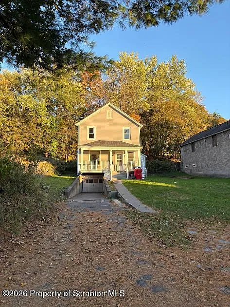 4 bed, 1.0 bath, 1518 sqft, $1,650 — Photo 2