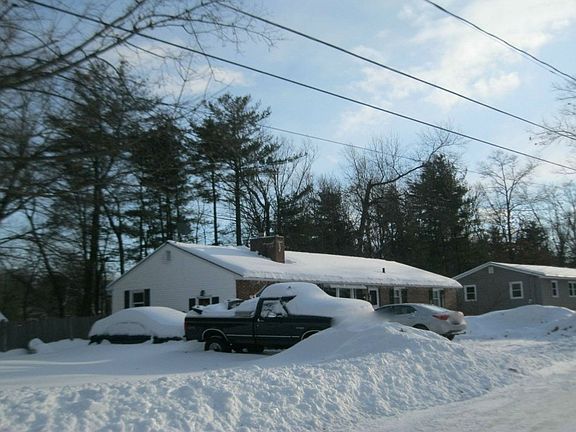3rd image of 10 Wakefield Dr