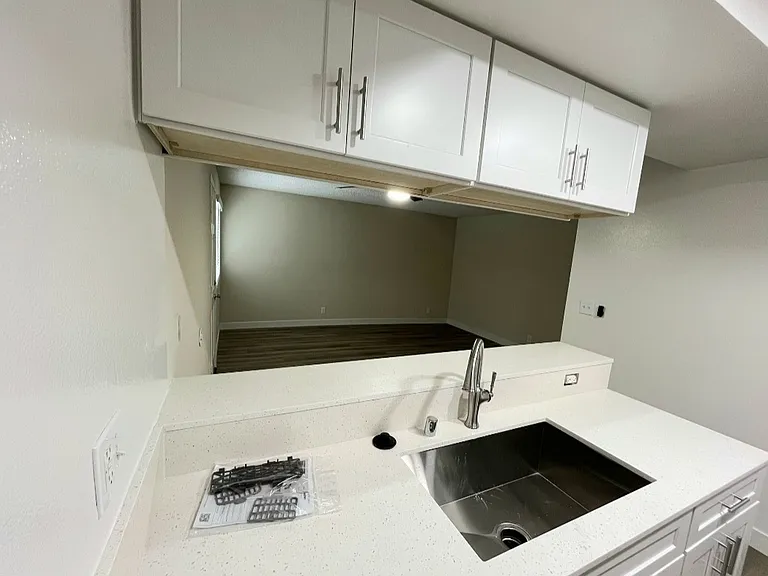 5051 Whitsett Ave #2122 — Photo 17