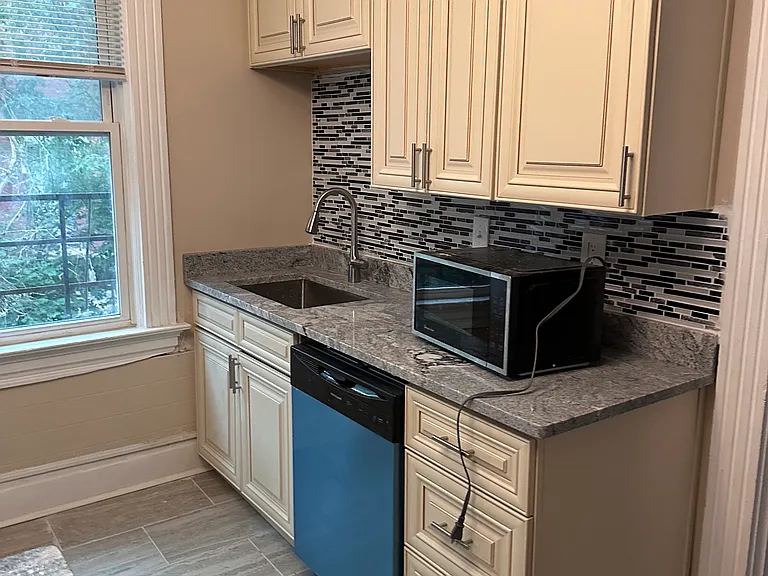 2360 Victor St #2 — Photo 8