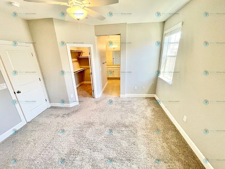 1815 Dark Horse Rd #B — Photo 31