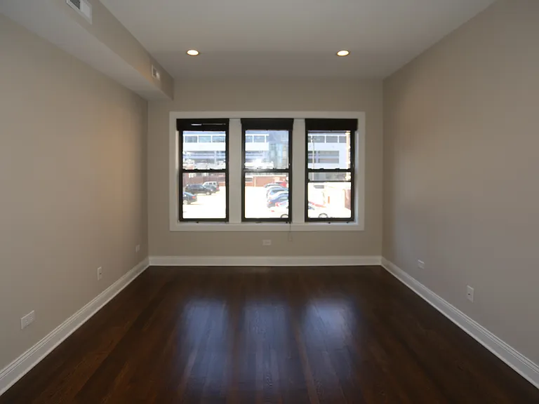 527 W Barry Ave #2N — Photo 9