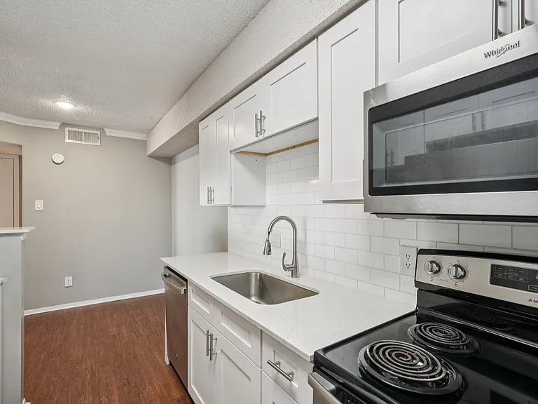 5644 Riverwalk Dr — Photo 59