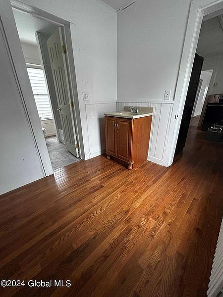 4th image of 18 Montcalm Street