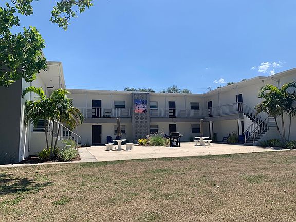 2nd image of 426 Palm Ave N APT 1