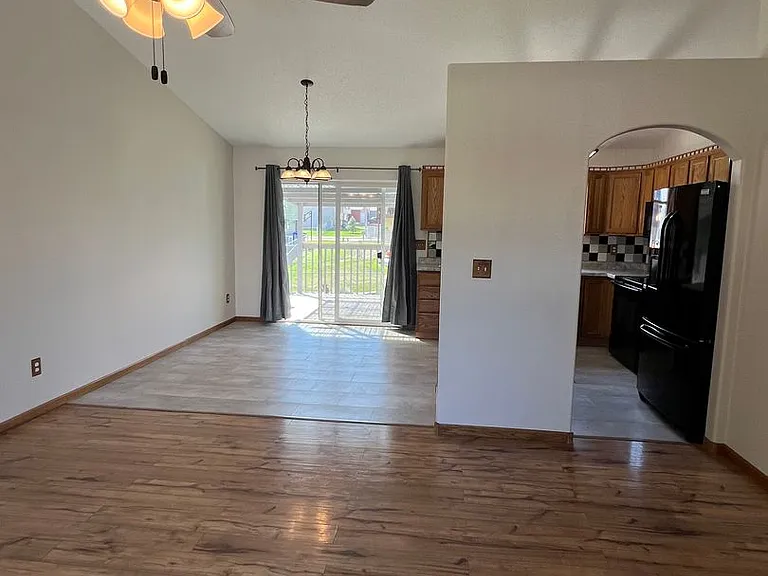 549 Hanover Dr — Photo 5