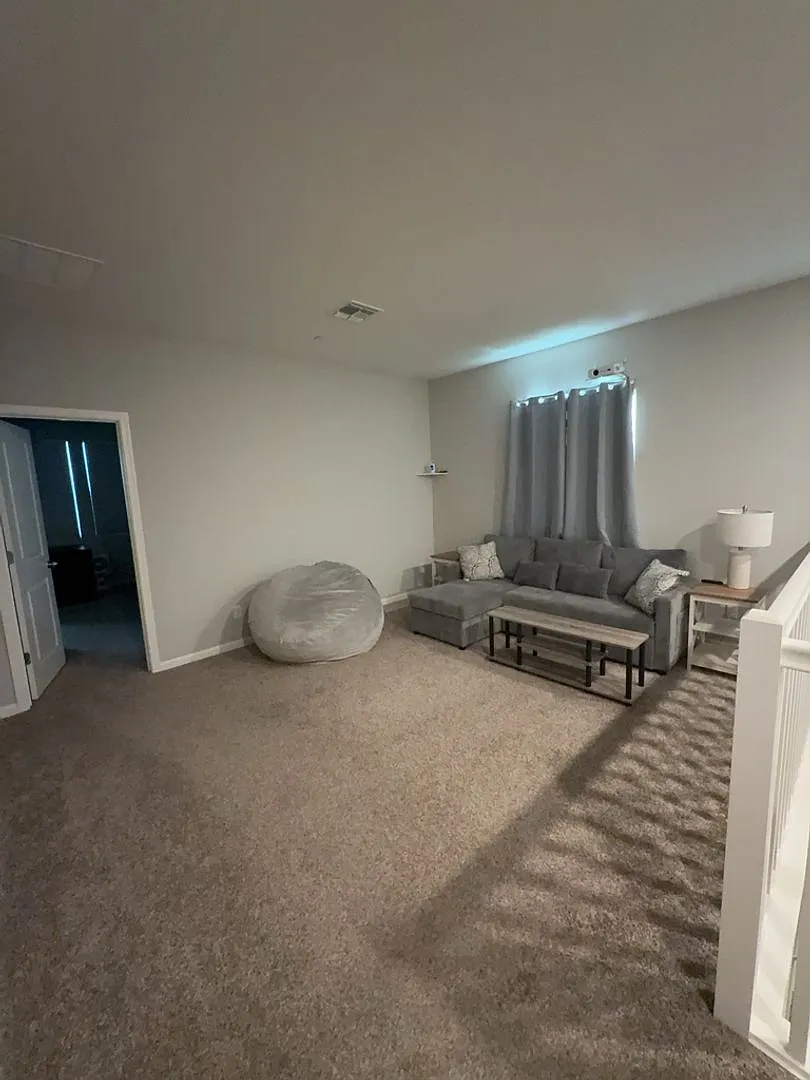 Newer 3 Bed 2.5 Bath Two-Story Home — Photo 3