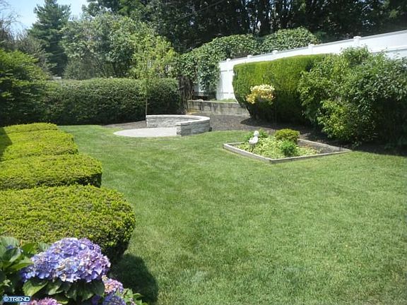 Backyard with EP Henry Patio