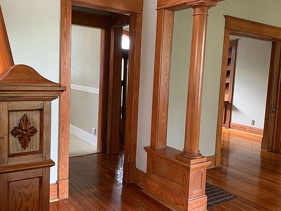 5th image of 1910 Deer Park Ave