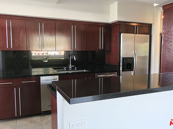3rd image of 7250 Franklin Ave Unit 801