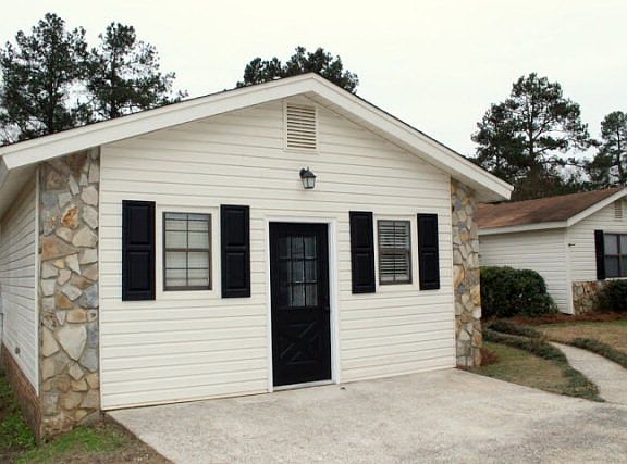 2nd image of 2505 Castlewood Ct