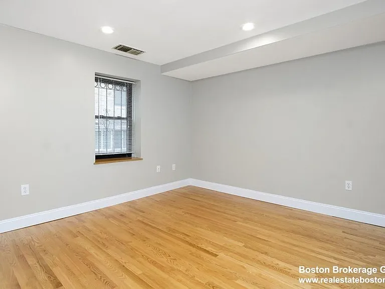 95 Gainsborough St — Photo 10