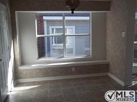 4th image of 415 Persimmon Dr