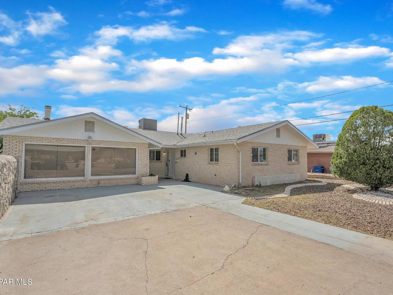 4 bed, 2247 sqft, $3,200 — Photo 3