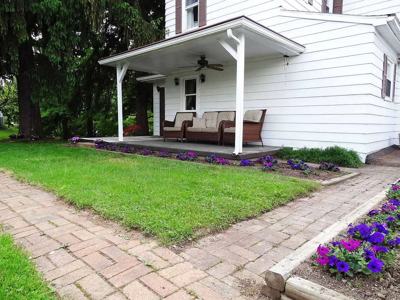 214 Euclid Ave photo 1