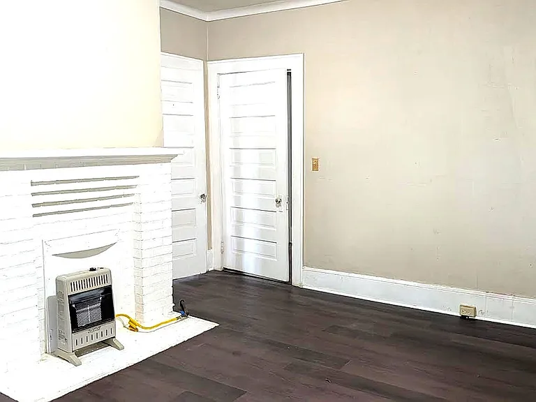 672 Bowden St — Photo 8