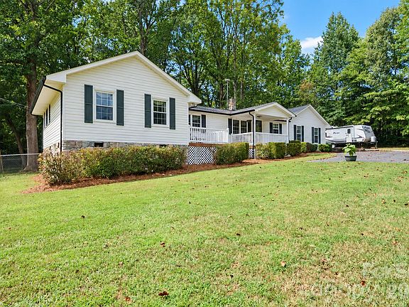 3rd image of 370 Shiloh Rd