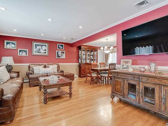 4th image of 47 Marian Ln