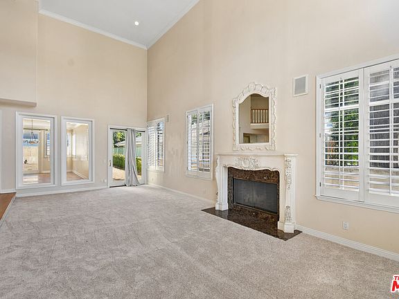 5th image of 4942 Densmore Ave