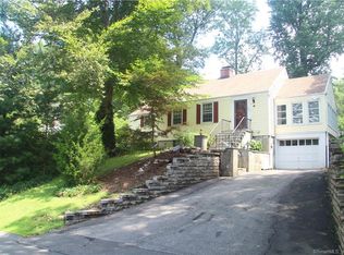 160 Dannell Dr, Stamford, CT 06905
