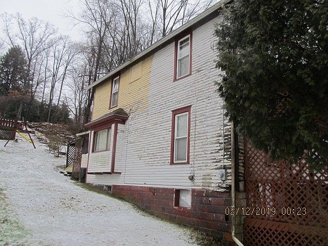 2nd image of 215 Cedar Ave