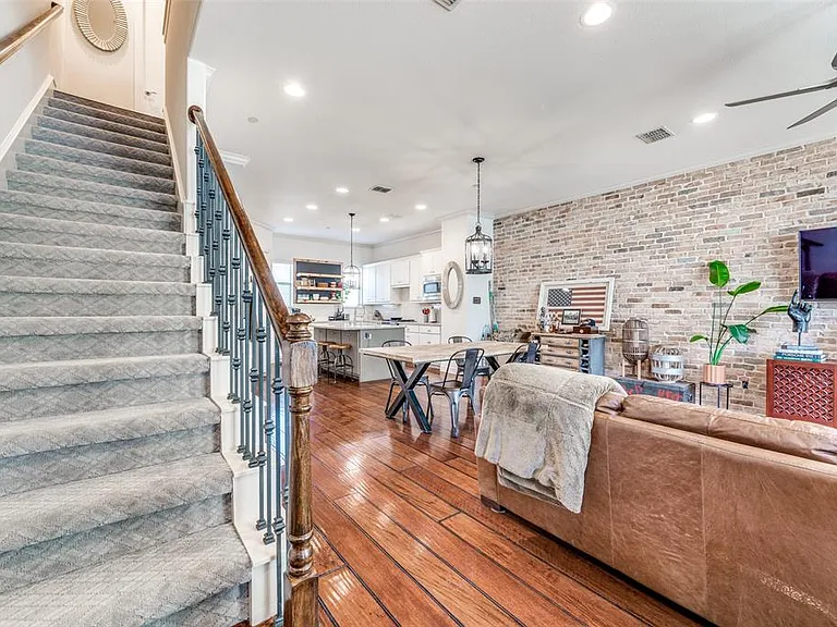 8261 Short St — Photo 10