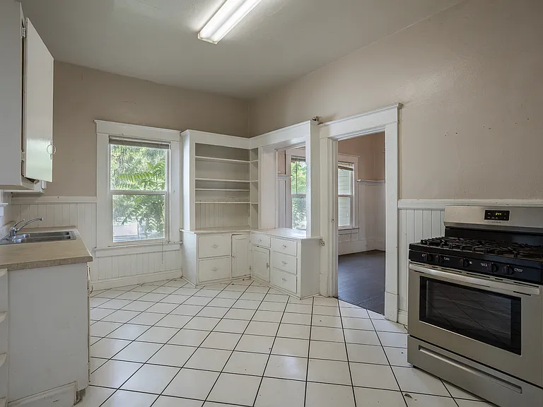 278 Humboldt Ave #1 — Photo 8