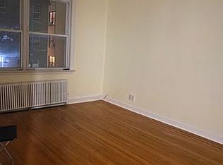 3221 34th St #2, Astoria, NY 11106