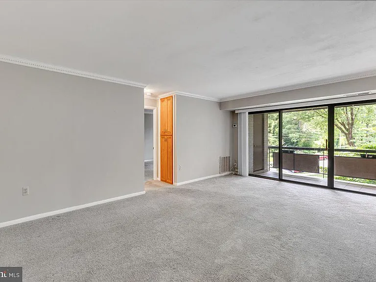 2844 Dover Ln #304 — Photo 7