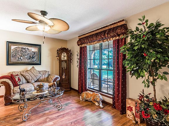 5th image of 377 Hickory Acres Ln