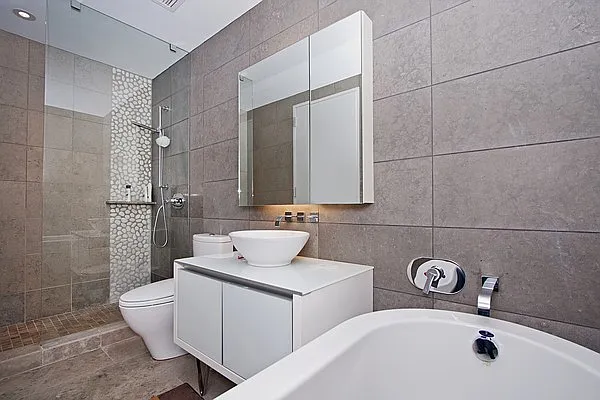 Sold by R New York | media 17