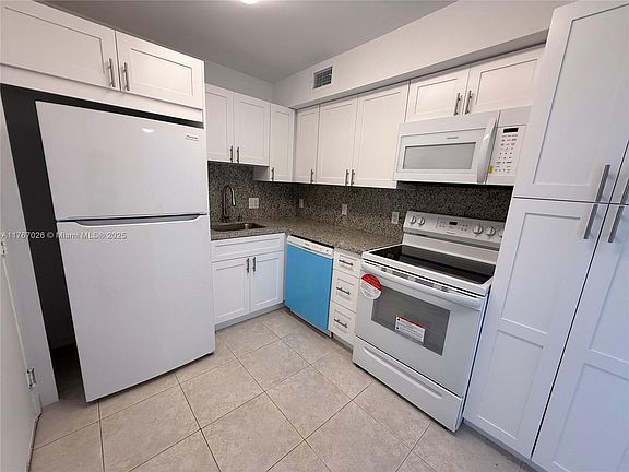 5th image of 2841 NE 163rd St APT 805