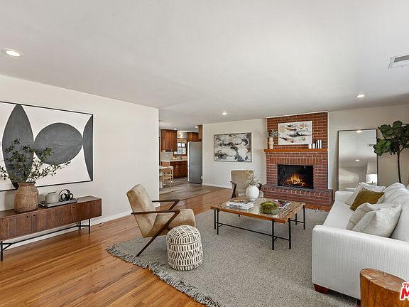 4th image of 4784 Lorraine Dr