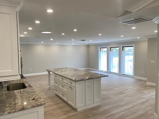 424 Yacht Harbor Dr — Photo 5