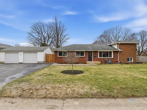 12 Dean Cres, Ingersoll, ON N5C 3C3