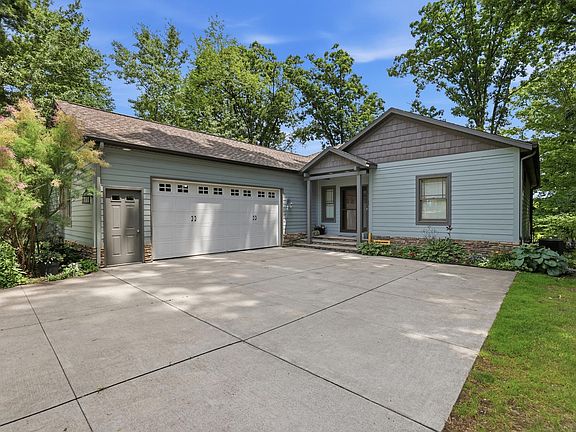 2nd image of 7352 Hallridge Dr NE