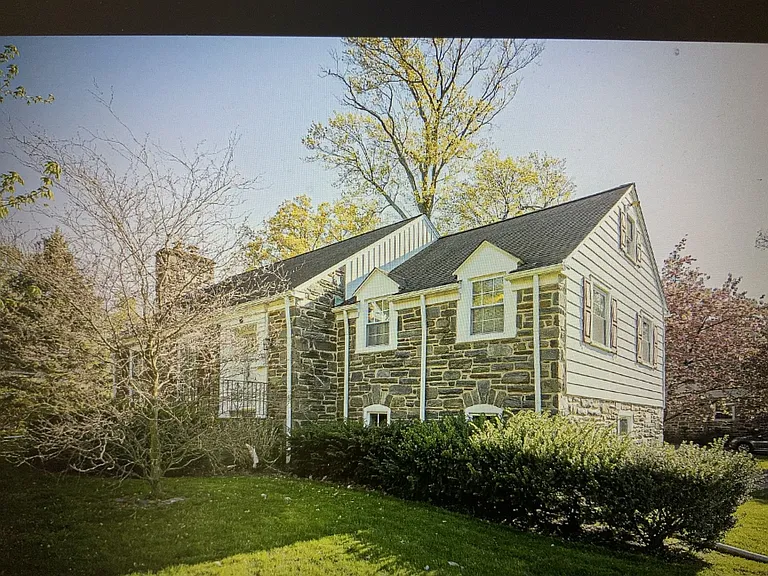 526 Williams Rd — Photo 5