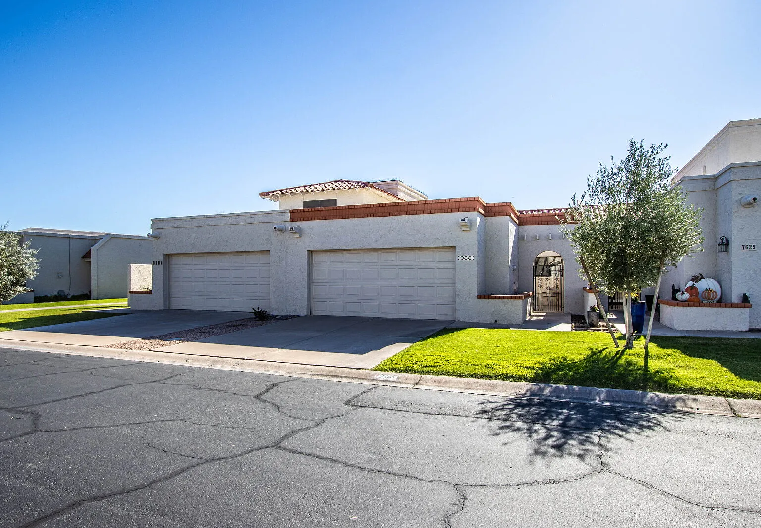 2 bed, 2.0 bath, 1274 sqft, $3,500 — Photo 2