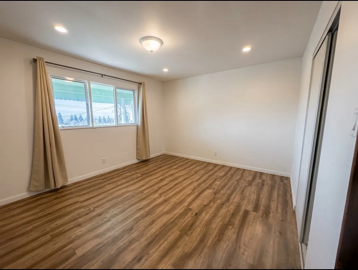 3 bed, 1306 sqft, $4,000 — Photo 4