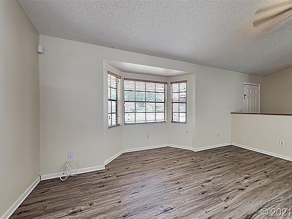 4th image of 2309 Evergreen Dr