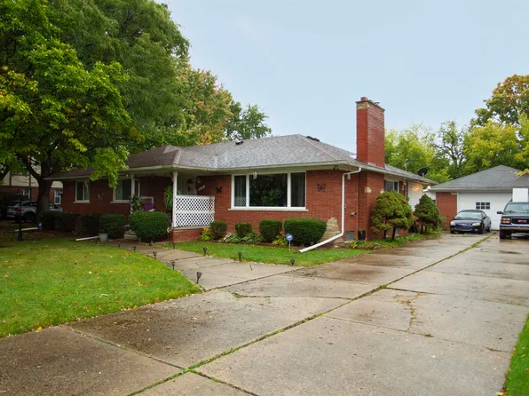 18566 Eastwood Dr, Harper Woods, MI 48225