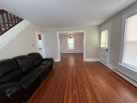 3rd image of 5851 S Elm Ave