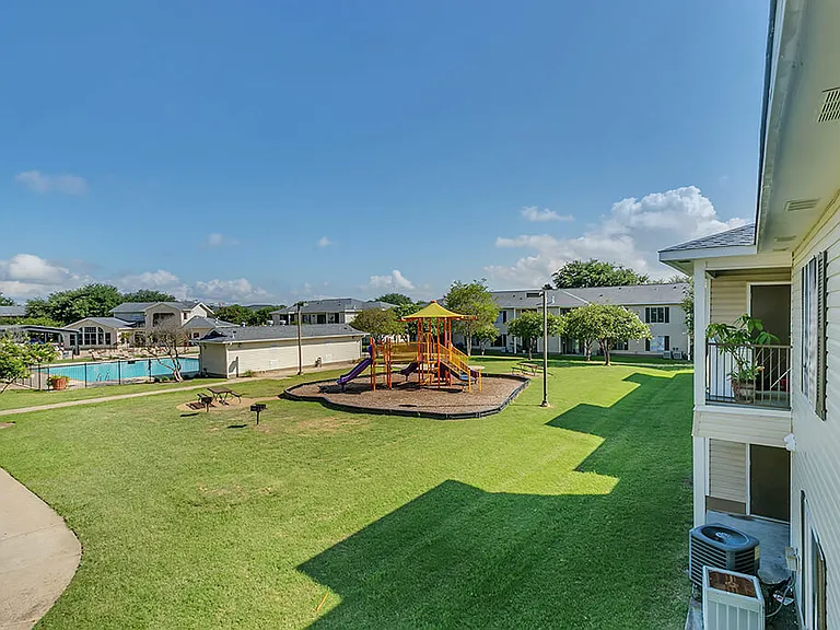 Paradise Oaks Apartments — Photo 13
