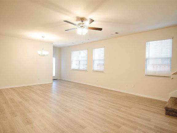 3rd image of 2213 Miramar Dr