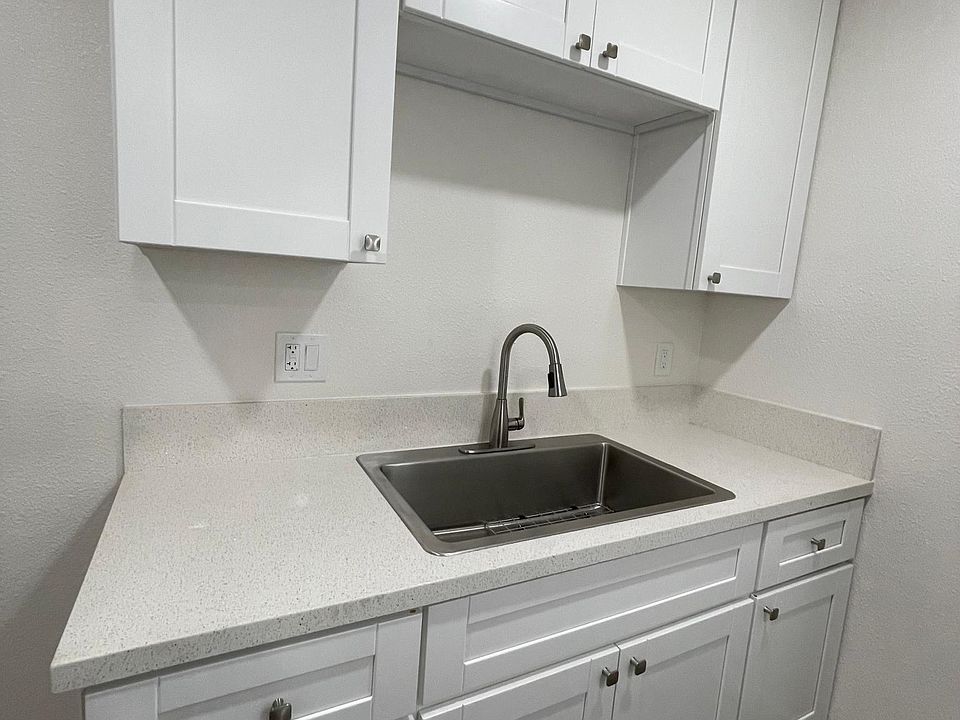 1st image of 663 Sea Vale St APT 2
