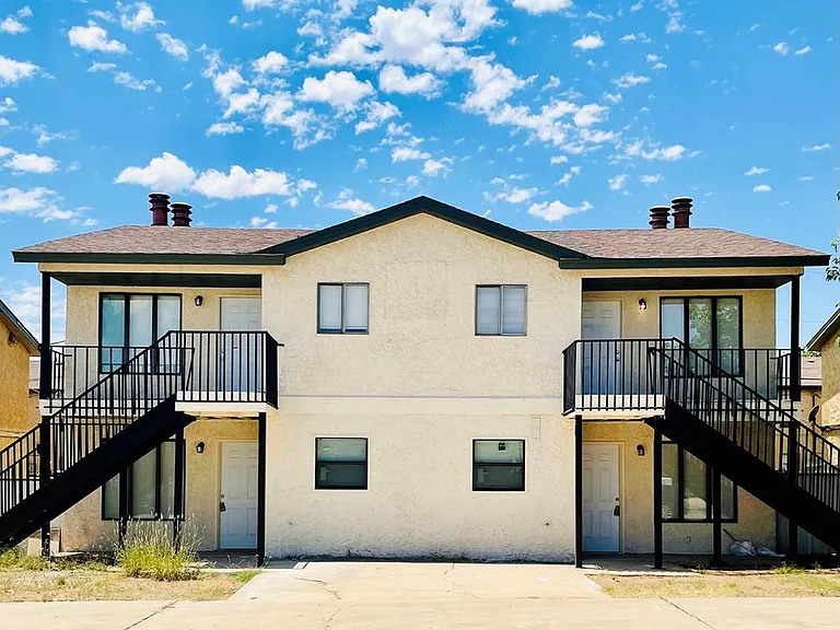 1203 Redwood Dr #C — Photo 1
