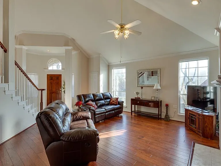 801 Steeps Ct — Photo 11