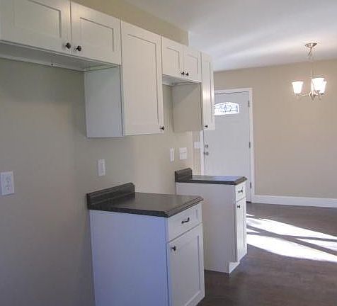 4th image of 1571 Southeast Blvd